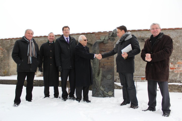 F&uuml;hrung mit dem Pr&auml;sidenten der Paneurop&auml;ischen Union Alain Terrenoire (3. v. r.) auf dem Schlachtfeld von Elchingen.