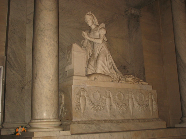 Das Grab Kaiserin Josephines in der Kirche Saint-Pierre-Saint-Paul im Stadtzentrum von
Rueil-Malmaison.